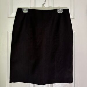 Black skirt w/pleats in back